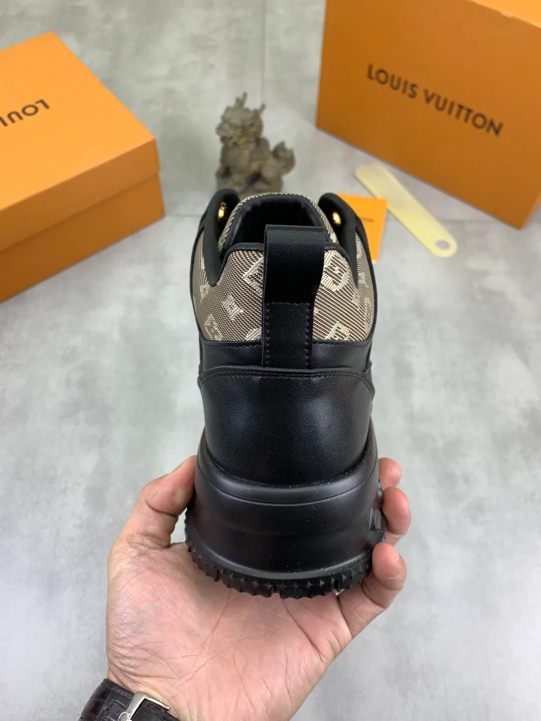 Men's men's shoes 💰P440 new style 💶【LOUIS VUITTON) new high top🍀LV Louis Vuitton *—— LV classic high top trendy shoes! Made of imported original soft calfskin, water-dyed pigskin lining. Original wear-resistant rubber outsole! High quality products! Code number: 38-44 Color: 3️⃣ colors available